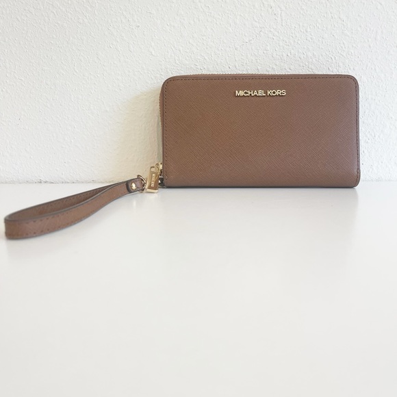 Michael Kors Handbags - Michael Kors Women’s Jet Set Wristlet Wallet Brown Leather Zipper Close